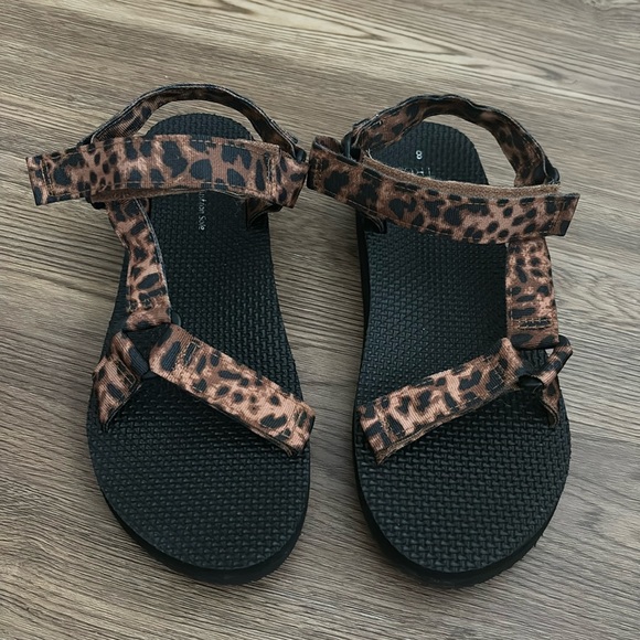 Time and Tru Shoes - ⭐️Sandals⭐️